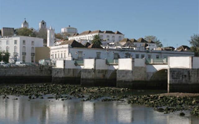 Ozadi Tavira Hotel