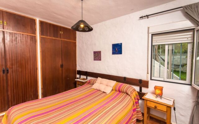 Zahora 101280 2 Bedroom Apartment By Mo Rentals