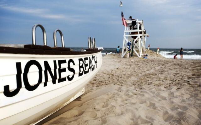 Yachtsman's Cove with 3-Levels