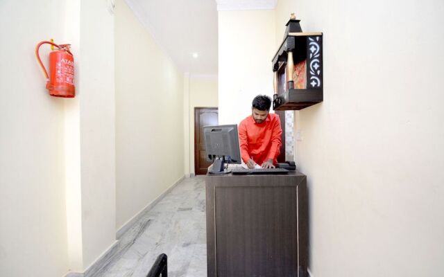 Oyo 38123 Jb Inn