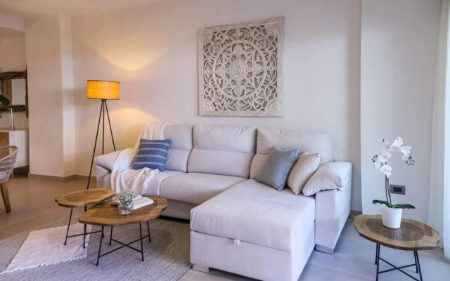 Modern and Spacious Condo Steps From the Beach