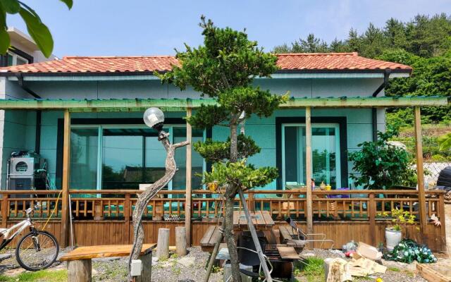 Namhae Eoneu Meotjinnal Pension
