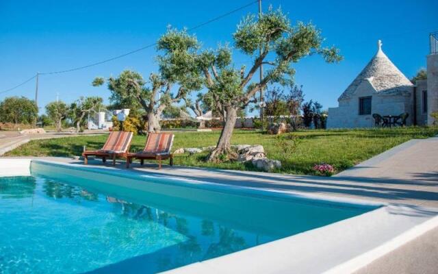 Trulli and pool Malvischi