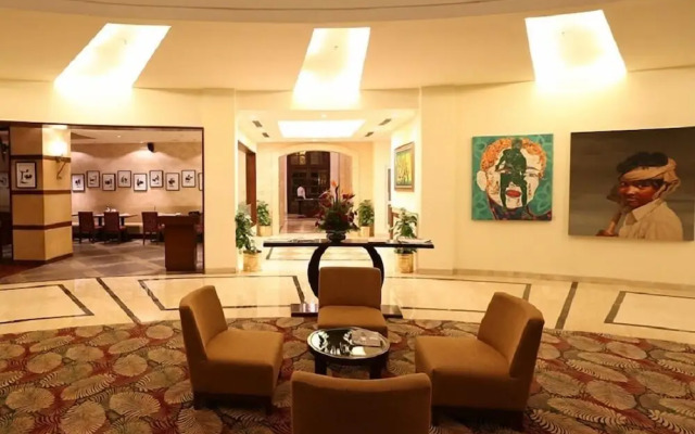 DLF Club 5