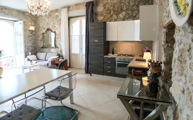 Calarossa beachfront apartment