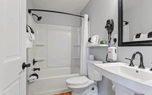 Coyote Mountain Lodge