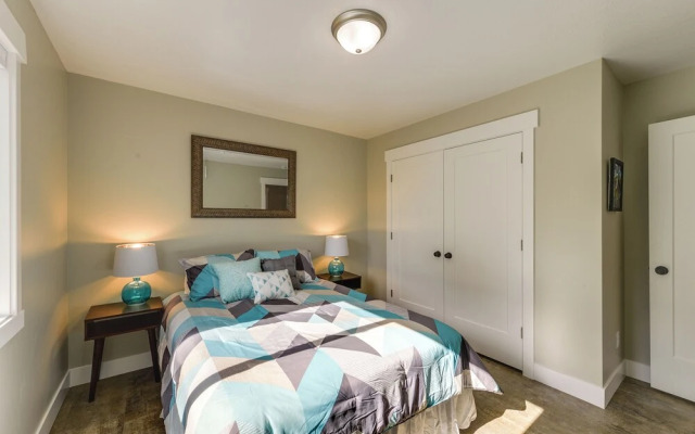 Modern Apt - 7 Mi to St. Anthony Sand Dunes!
