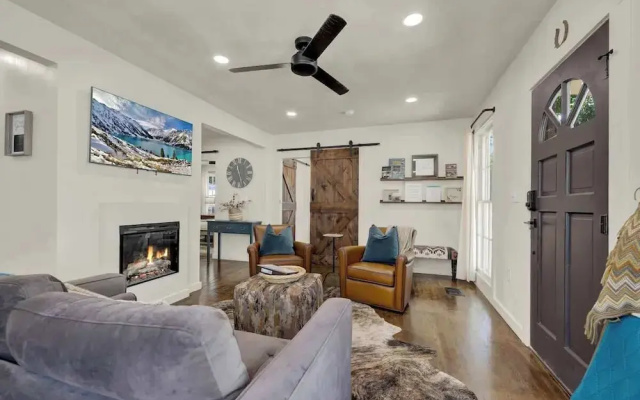 Southern Charm - Near Main With Hot Tub