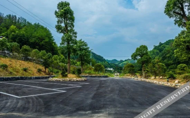 Shoulv Hanshe Qianbaidu Hotel