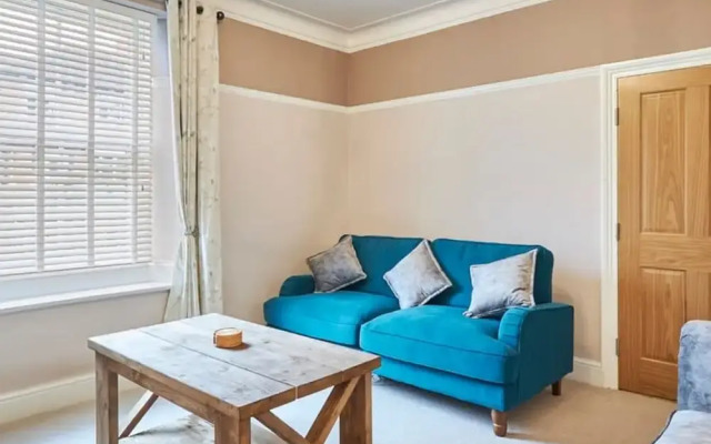 Host Stay Oliver s Den