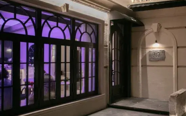 Fangyuan Li ·1897 Villa