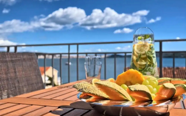 Apartment Domenico - 50 m From the sea