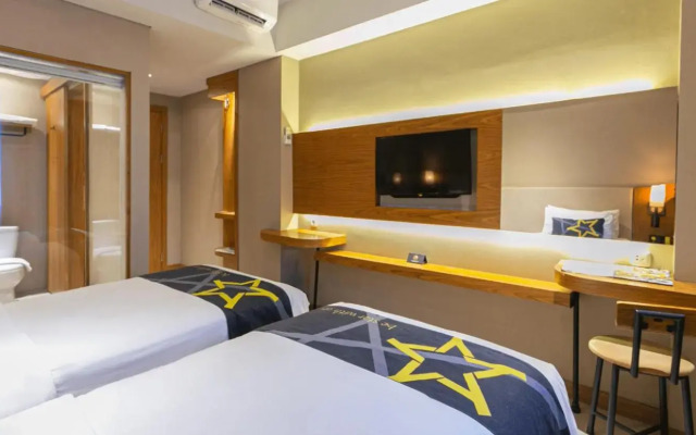 Yellow Star Ambarukmo Hotel