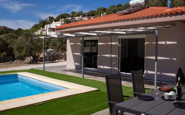 3-bed Villa in Palaioloutra With Private Pool