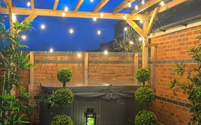 The Cheshire Gathering - Hot Tub 8 Bedroom