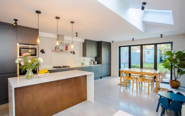 Beautiful 4 Bedroom House in North East London
