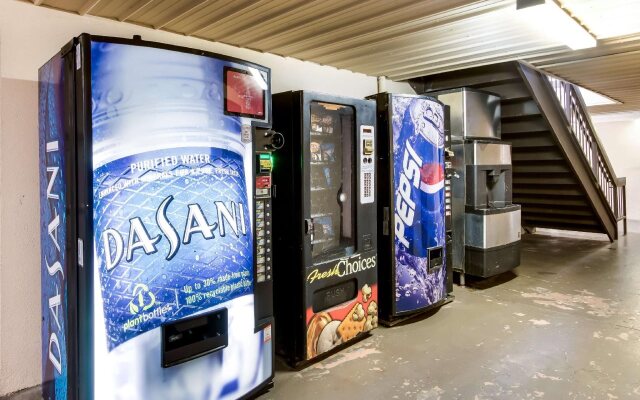 Red Roof Inn & Suites Statesboro - University