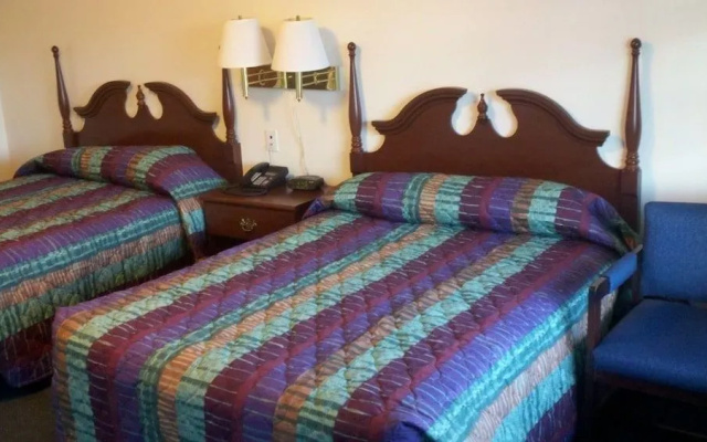 Four Oaks Lodging & RV Resort