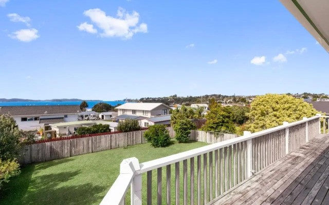 Snells Seaside Bach - Snells Beach Holiday Home