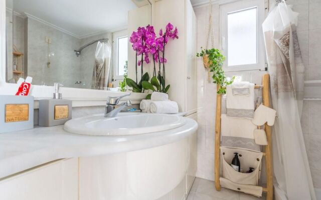 Sunny Luxurious 2Br 2Ba Apt In Athens