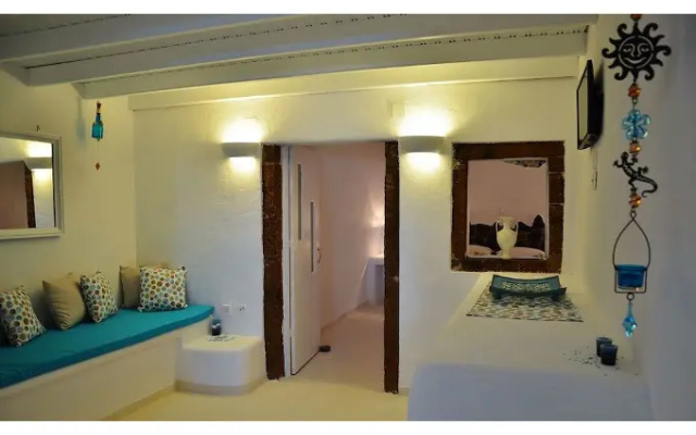 Fira White Residence
