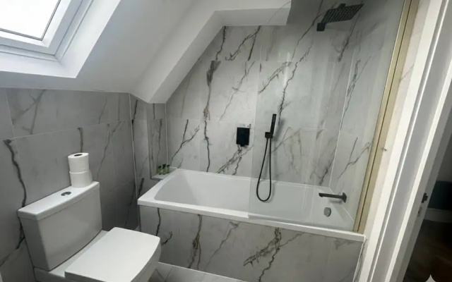 Dippen Hall Charm - Minutes From London Gatwick