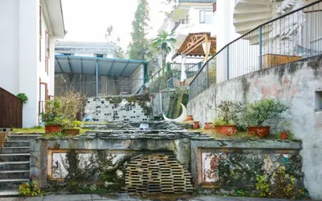 Hillside Spring Resort