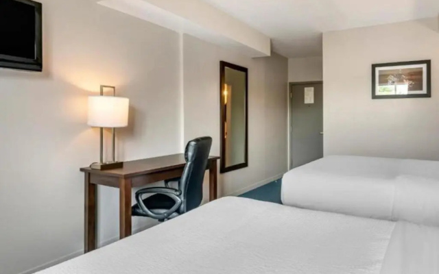 Hotel Louisbourg Montreal