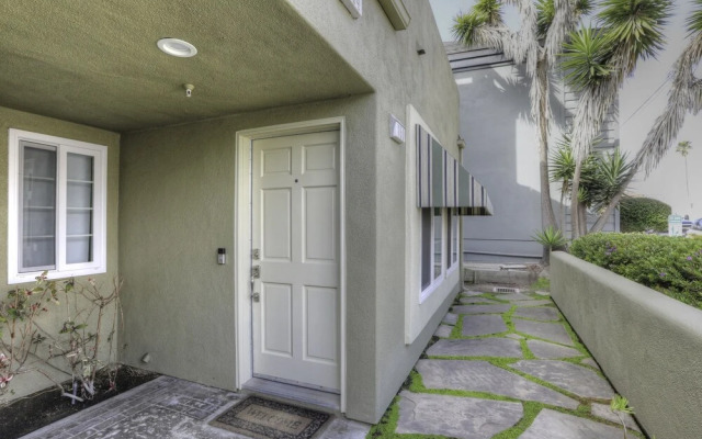 150 Ocean View 2 Bedroom Condo by Redawning