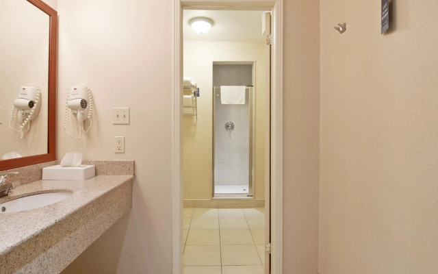 Travelodge by Wyndham Trenton