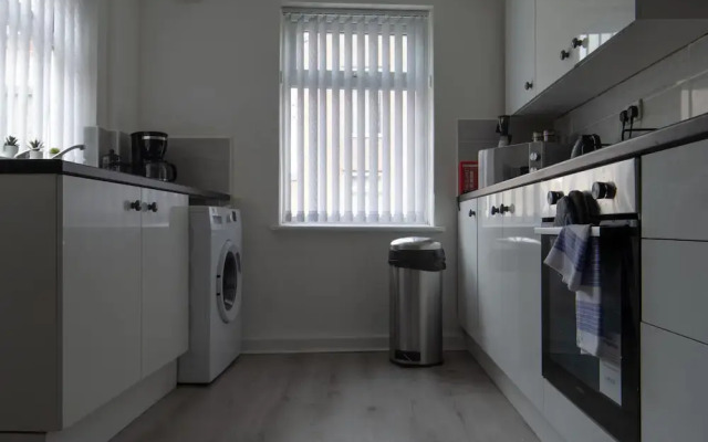 Lux Apartments 4 Bedroom House Molyneux