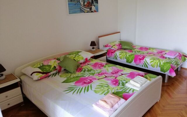 Viktor Rooms and Apartments