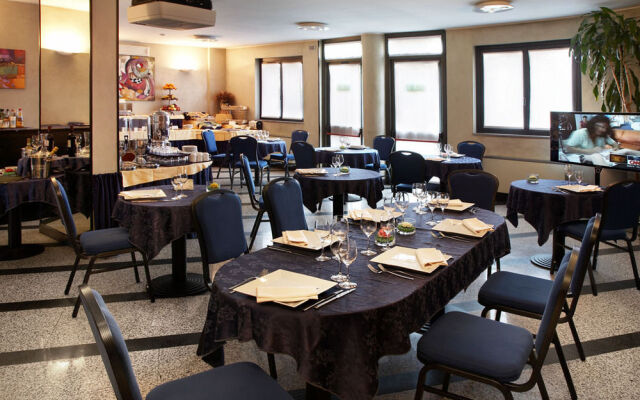 Pacific Hotel Airport