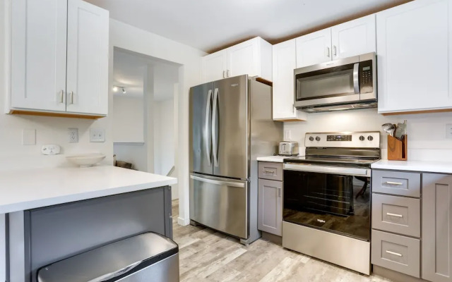 Beautiful Kenmore Retreat Near Marina & Beach!