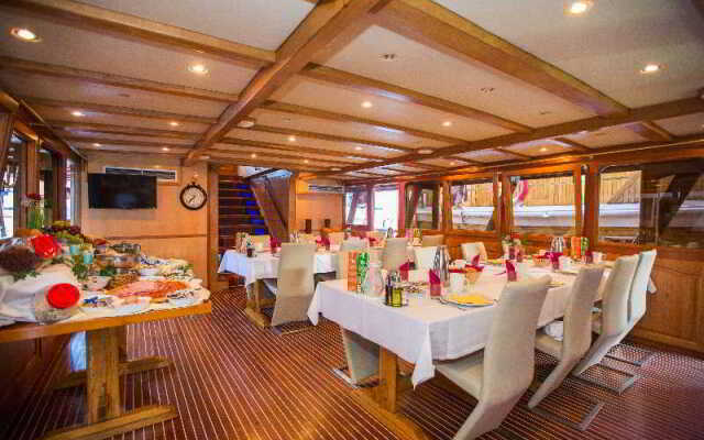 Cruise From Dubrovnik On M/Y Dalvin