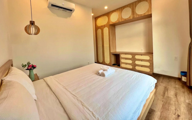 S79 Sofia Good and Good Grand World