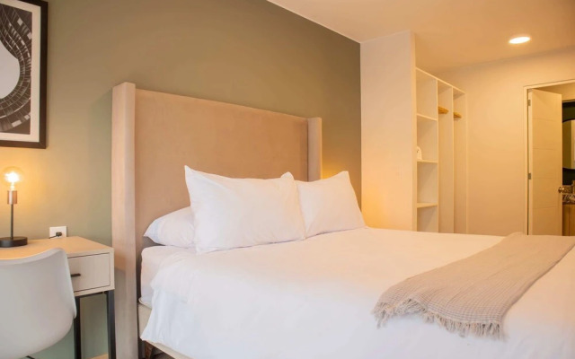 w Elegant 2BR w/ Great Balcony in Miraflores