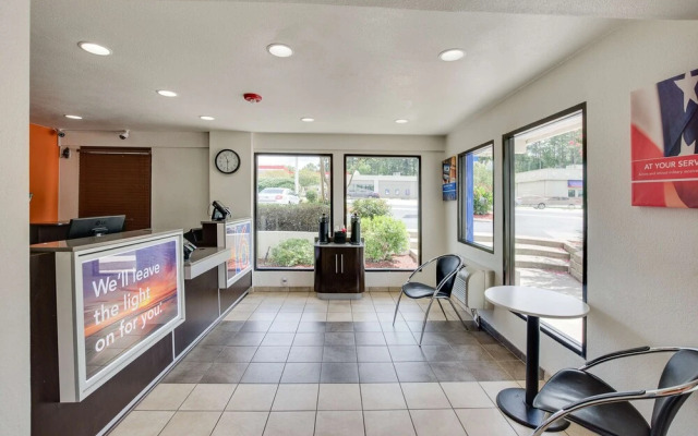 Motel 6 Columbia West
