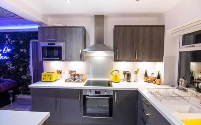 Stunningly Refurbished 1 bed Home on the N/e Coast