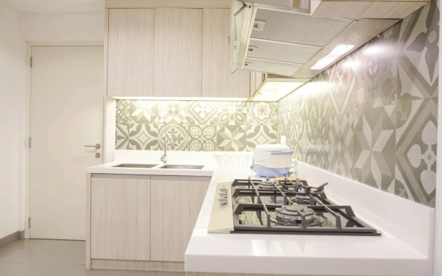 Cozy And Spacious 2Br Apartment At Simprug Park Residences