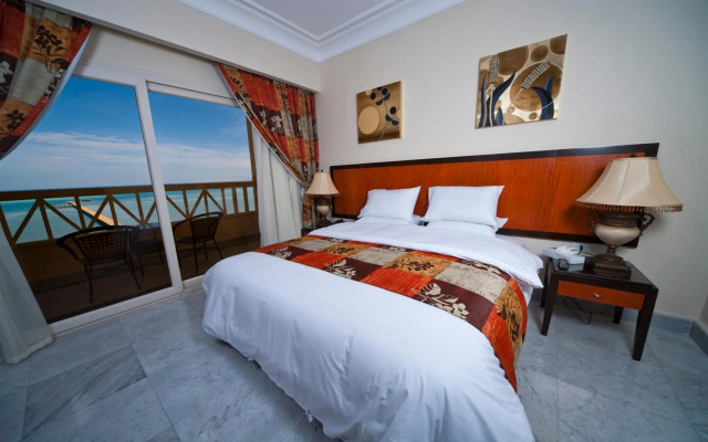 AMC Royal Hotel & Spa - Image 7