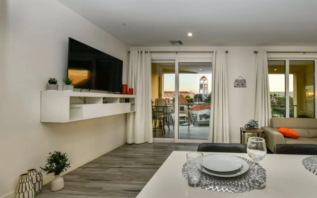 Luxury 2-bedroom Condo Right on the Strip in Palm Beach