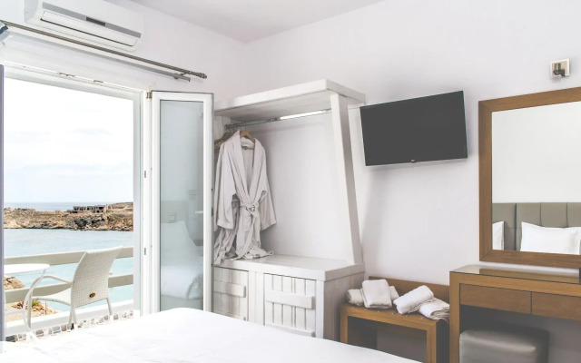 Super Paradise Hotel