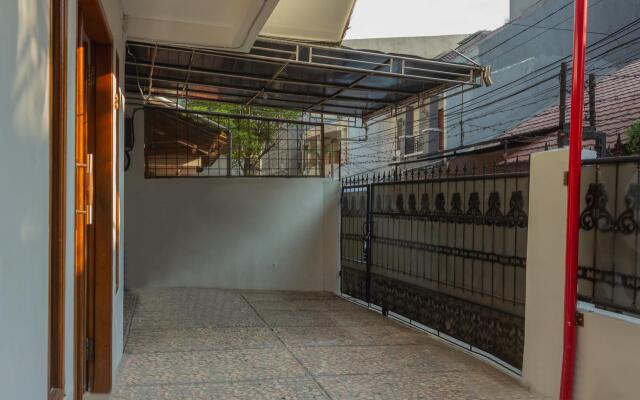 OYO 366 Thamadhiro Residence