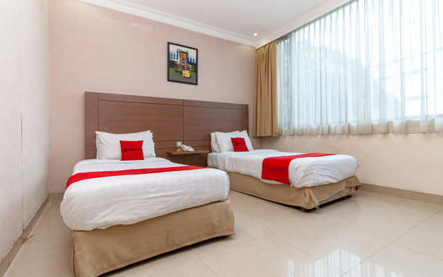 RedDoorz Premium @ Hotel Ratu Residence