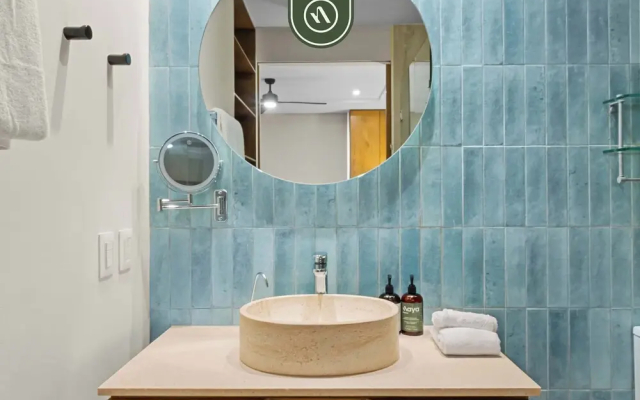 New Stylish 1 BR Condo - Ocean Views - Flex Room