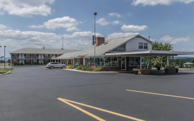 Quality Inn Breeze Manor