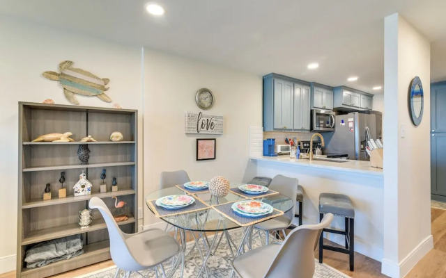 Galveston Beachfront Condo: Balcony & Pool Access!