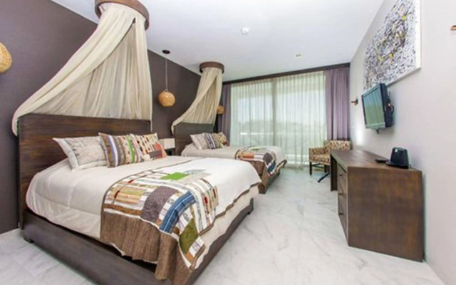 Soho Playa Hotel
