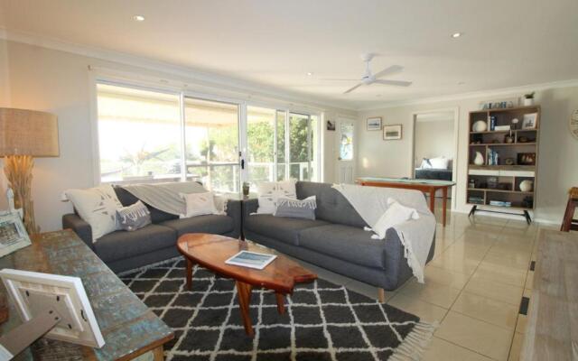 Barefoot, 32 Skyline Crescent, Crescent Head